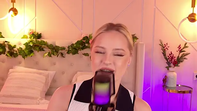 EllyLinn online show from 03-17-26, 05:16