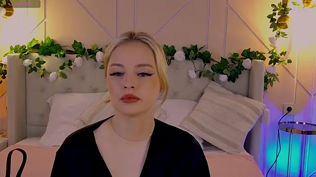 Snapshot of EllyLinn chatting on 04-23-26, 04:41 EllyLinn online show from 04-23-26, 04:41