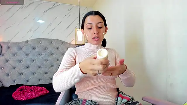 Iris  77 online show from 10-14-25, 06:19