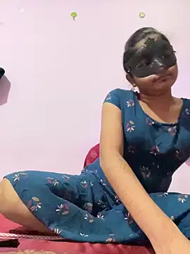 Snapshot of TeluguIshu_teen20 chatting on 10-17-25, 06:32 TeluguIshu teen20 online show from 10-17-25, 06:32