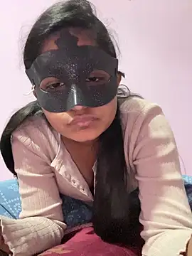 Snapshot of TeluguIshu_teen20 chatting on 11-18-25, 06:00 TeluguIshu teen20 online show from 11-18-25, 06:00