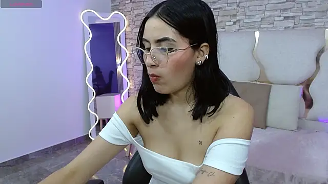 Snapshot of casse_tay chatting on 10-19-25, 03:20 casse tay online show from 10-19-25, 03:20