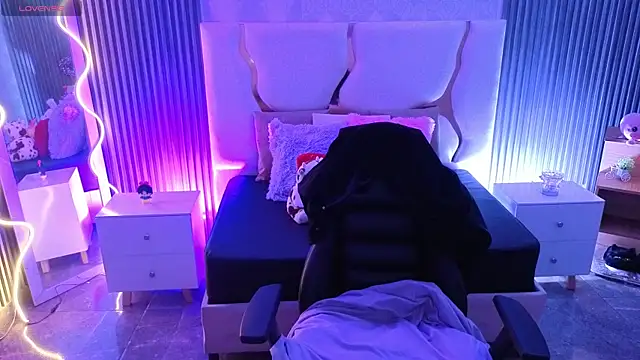 Ixchel tay online show from 04-15-26, 03:23