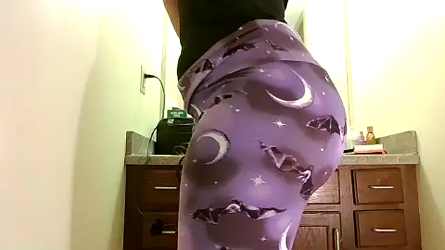 bellacagyal online show from 10-29-25, 04:33