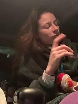 GoldenPussy1329 online show from 12-21-25, 11:49