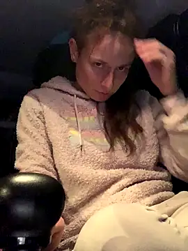 GoldenPussy1329 online show from 10-27-25, 09:16