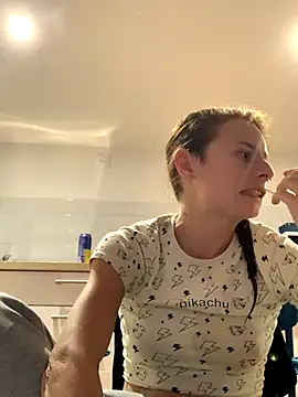 GoldenPussy1329 online show from 10-31-25, 08:16