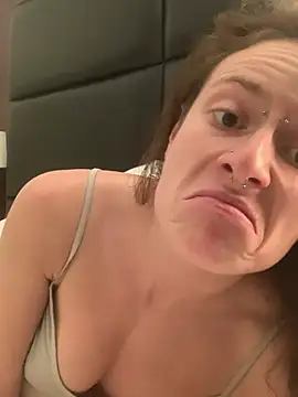 GoldenPussy1329 online show from 03-10-26, 12:25