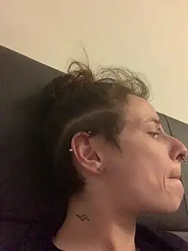 GoldenPussy1329 online show from 03-31-26, 10:12