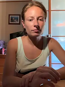 GoldenPussy1329 online show from 07-19-26, 10:56