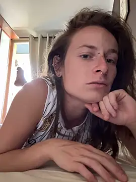 GoldenPussy1329 online show from 06-21-26, 12:55