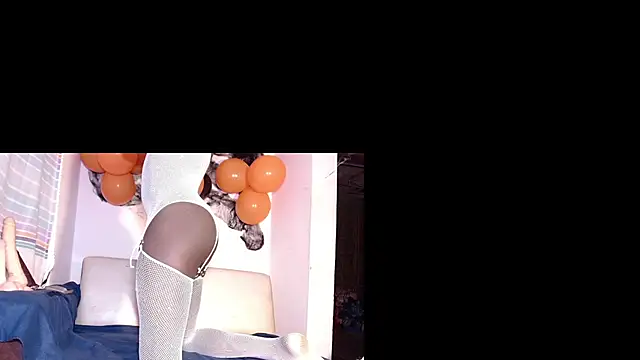 taylor hot85 online show from 10-31-25, 01:19