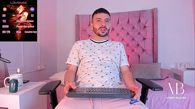 VynnyBlacke  online show from 11-04-25, 09:18