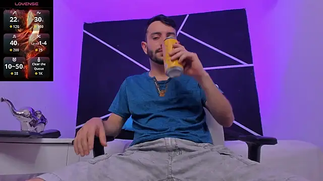 VynnyBlacke  online show from 10-13-25, 08:21