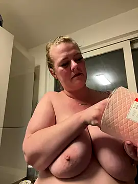 Curvyveri93 online show from 10-02-25, 07:17