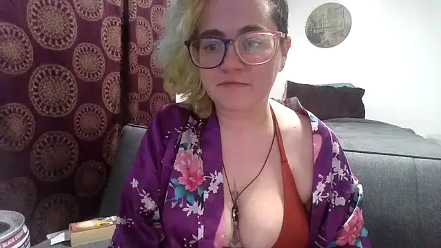 Snapshot of daniak90 chatting on 10-27-25, 04:46 daniak90 online show from 10-27-25, 04:46