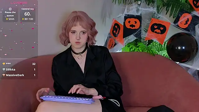 Snapshot of luna_son chatting on 10-20-25, 03:41 luna son online show from 10-20-25, 03:41