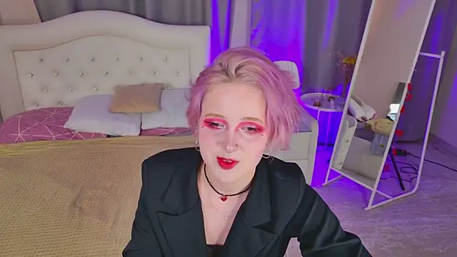 luna son online show from 11-20-25, 06:14