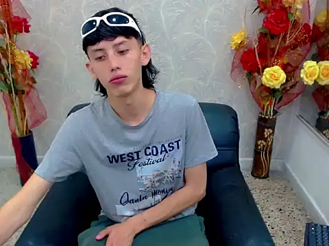 Snapshot of thaigo_twink38 chatting on 10-02-25, 03:54 thaigo twink38 online show from 10-02-25, 03:54