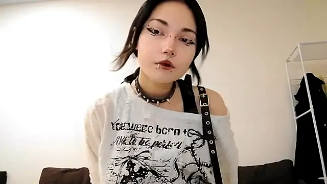 Beeping Creature online show from 10-06-25, 03:46