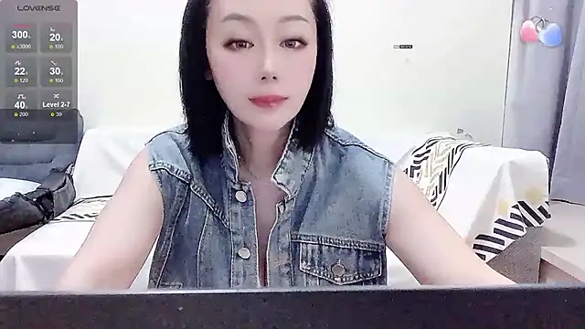Snapshot of Smile-- chatting on 10-18-25, 12:40 Smile-- online show from 10-18-25, 12:40