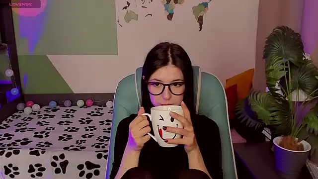 Snapshot of Azaliya_Haze chatting on 10-15-25, 05:17 Azaliya Haze online show from 10-15-25, 05:17