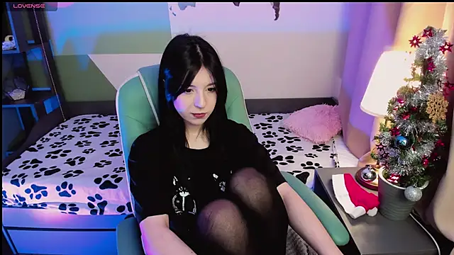 Snapshot of Azaliya_Haze chatting on 12-14-25, 05:24 Azaliya Haze online show from 12-14-25, 05:24