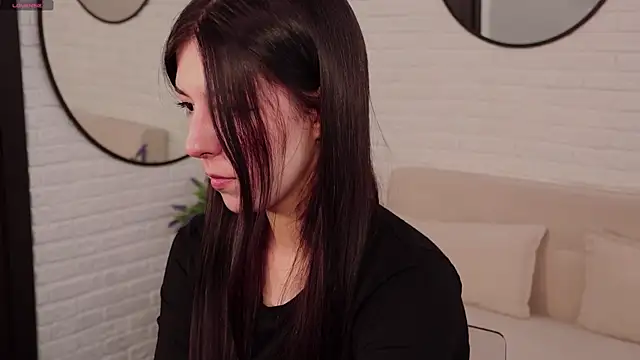 Snapshot of Azaliya_Haze chatting on 10-01-25, 10:30 Azaliya Haze online show from 10-01-25, 10:30