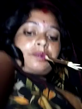 Snapshot of Na_shreya chatting on 10-22-25, 12:21 Na shreya online show from 10-22-25, 12:21