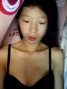 Snapshot of Khanhu_xx chatting on 10-20-25, 02:17 Khanhu xx online show from 10-20-25, 02:17