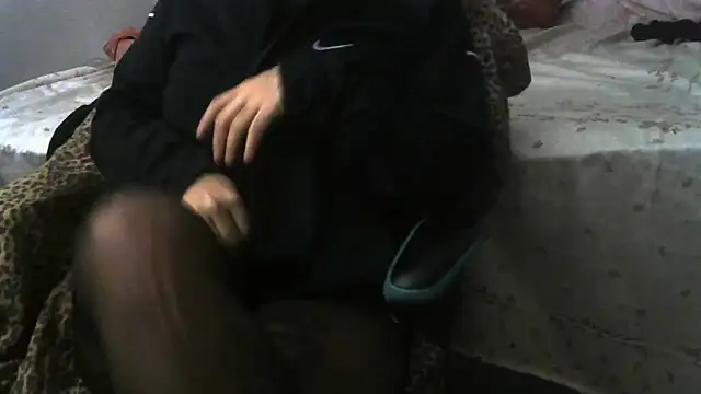 cutiefeet00 online show from 10-19-25, 09:39