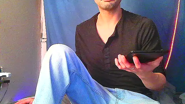 Snapshot of highinhtxx chatting on 10-10-25, 05:25 highinhtxx online show from 10-10-25, 05:25