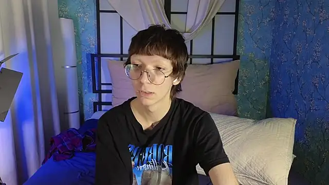 TommieHi online show from 10-17-25, 01:02