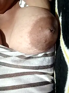 Hotmommax online show from 11-27-25, 06:30