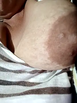 Hotmommax online show from 11-20-25, 07:14