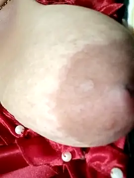 Hotmommax online show from 10-28-25, 07:13