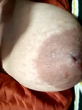 Hotmommax online show from 10-09-25, 05:24