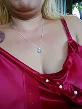 Hotmommax online show from 05-31-26, 12:49