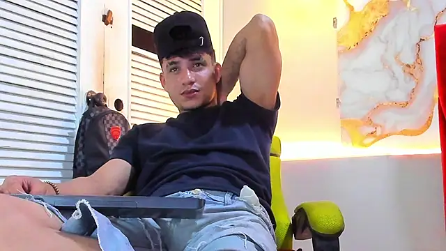 daniscot online show from 11-28-25, 04:01