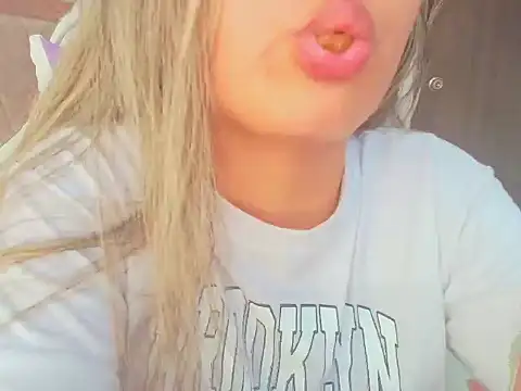 Snapshot of lila_cute1 chatting on 10-04-25, 12:28 lila cute1 online show from 10-04-25, 12:28
