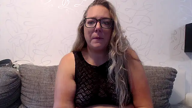 Snapshot of KittyClit chatting on 10-02-25, 06:06 KittyClit online show from 10-02-25, 06:06