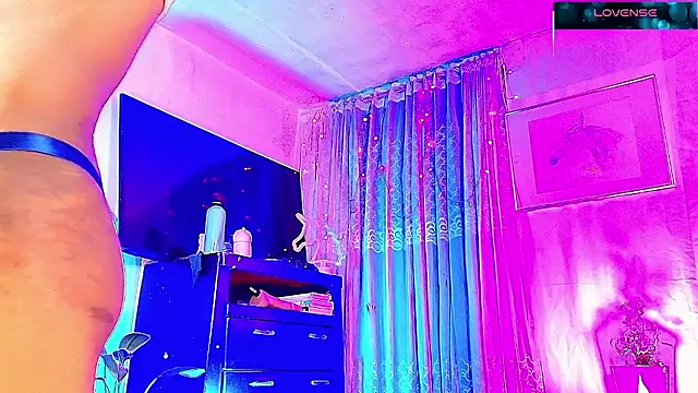 Snapshot of GIRLS_OFFICIALL__ chatting on 01-13-26, 06:06 GIRLS OFFICIALL online show from 01-13-26, 06:06