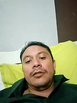 Snapshot of Ricuss9 chatting on 10-05-25, 03:30 Ricuss9 online show from 10-05-25, 03:30