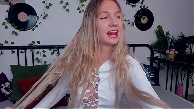 SerenaCrystall online show from 10-02-25, 10:51