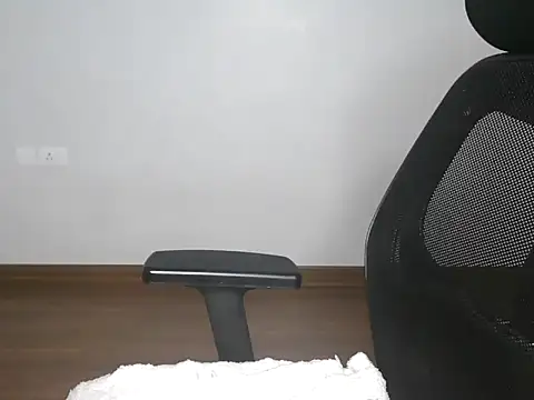 mooonlightbaby online show from 12-21-25, 03:47