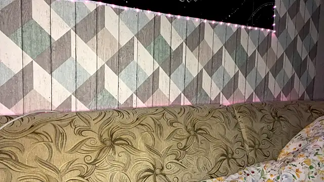 RebelKitsune online show from 11-11-25, 06:52