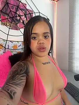 Snapshot of Sussyroxxx chatting on 10-26-25, 05:35 Sussyroxxx online show from 10-26-25, 05:35