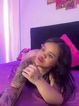 Snapshot of Sussyroxxx chatting on 10-17-25, 05:11 Sussyroxxx online show from 10-17-25, 05:11