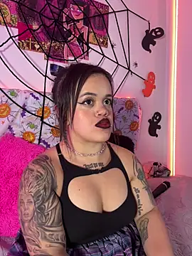 Snapshot of Sussyroxxx chatting on 10-24-25, 08:24 Sussyroxxx online show from 10-24-25, 08:24