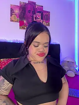 Snapshot of Sussyroxxx chatting on 12-15-25, 01:00 Sussyroxxx online show from 12-15-25, 01:00